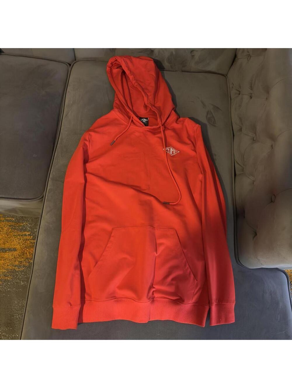 Red hoodie, ideal for both comfort and style - Pump Chasers Brand